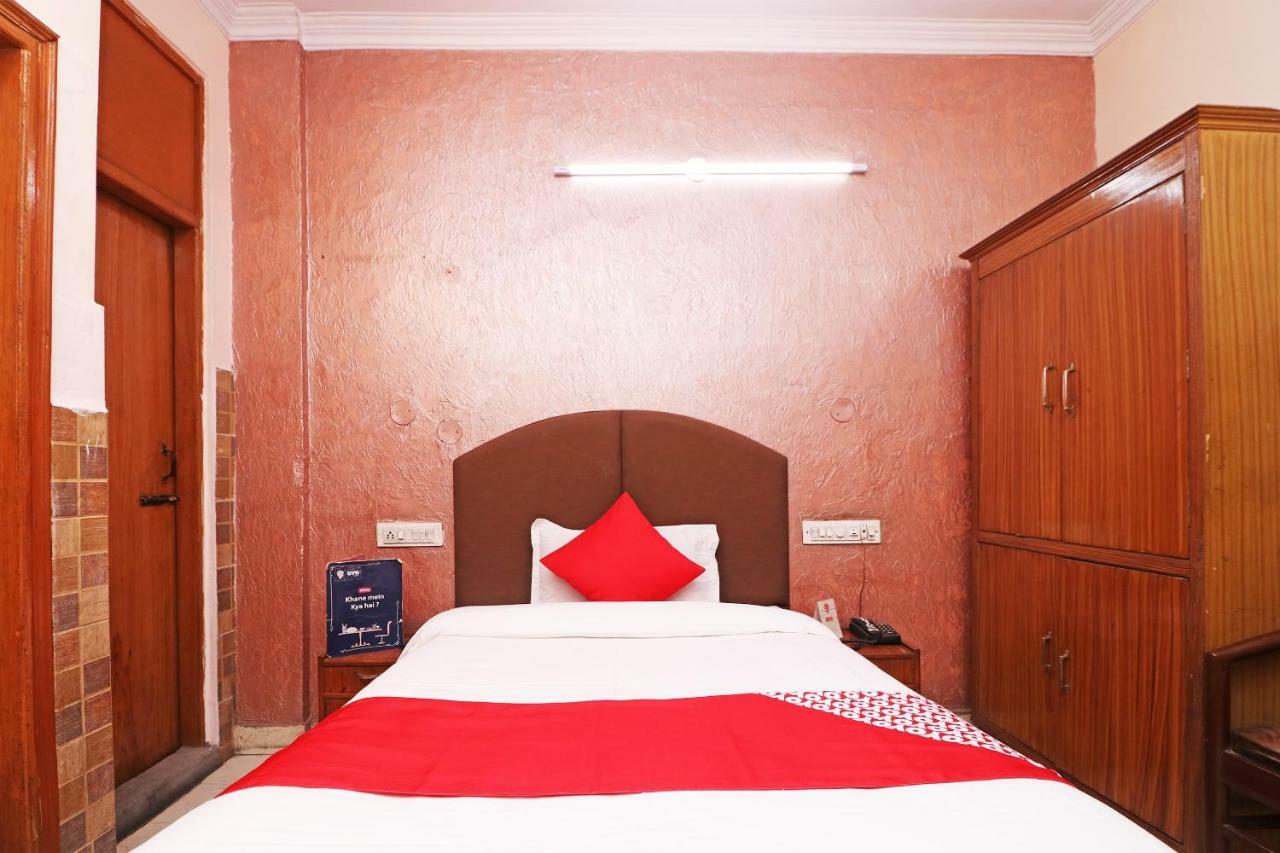 Oyo 29304 Hotel Pooja Yamuna Nagar Экстерьер фото