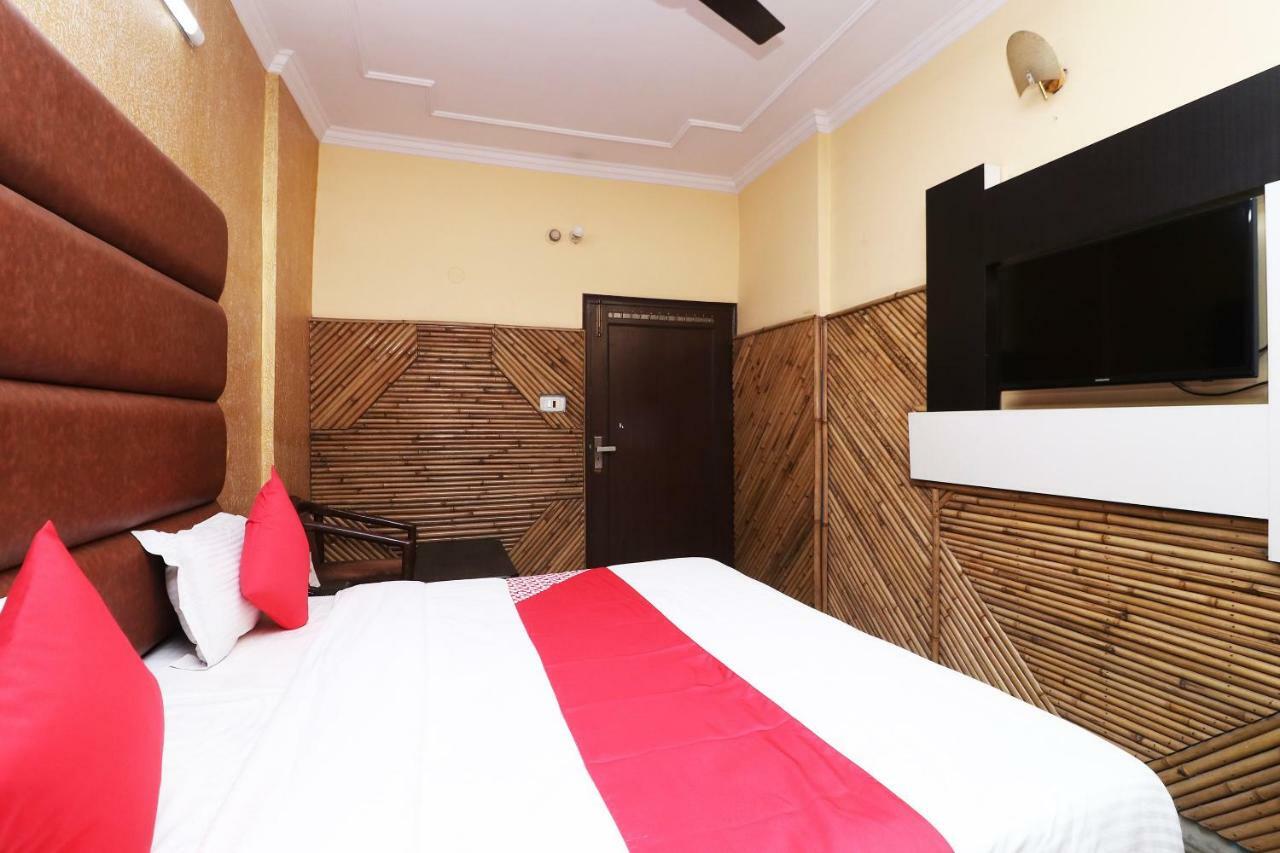 Oyo 29304 Hotel Pooja Yamuna Nagar Экстерьер фото